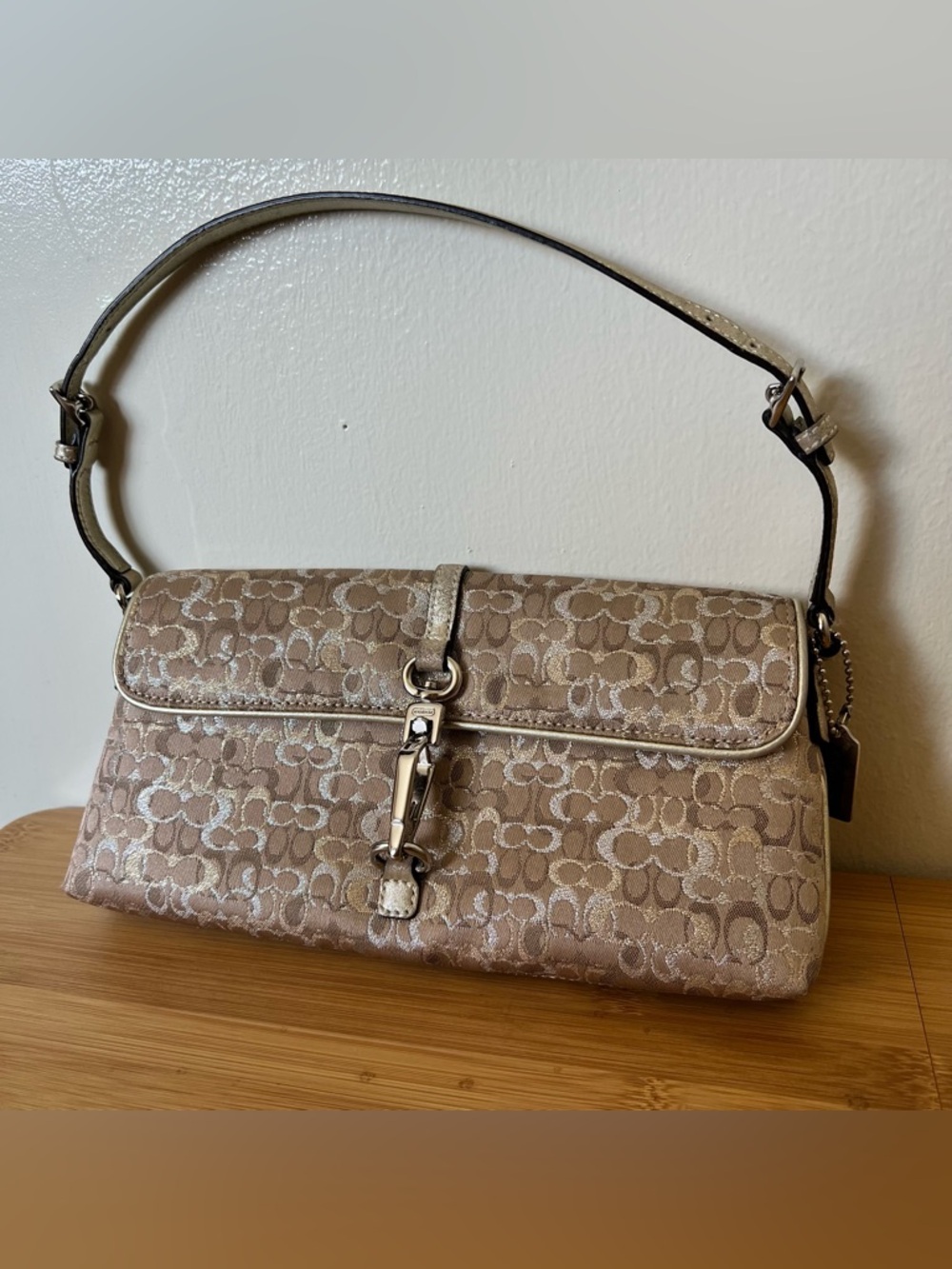 Coach vintage 2005 gold optic lurex signature 3595 Hamptons clip shoulder bag - Picture 7 of 15
